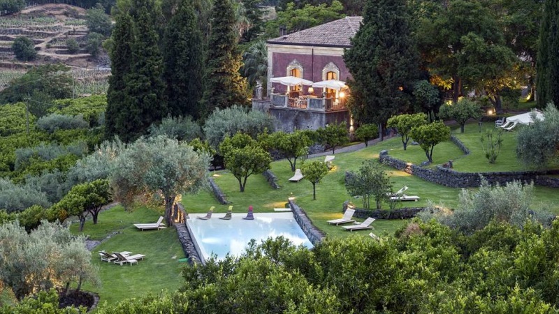 Agriturismi con piscina in Sicilia Monaci delle Terre Nere agriturismo